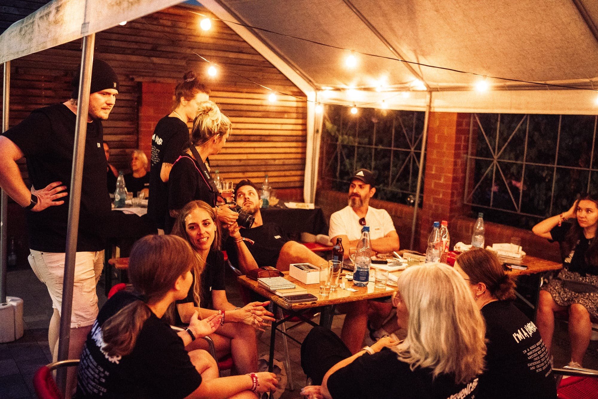 Lange Tafel am Abend