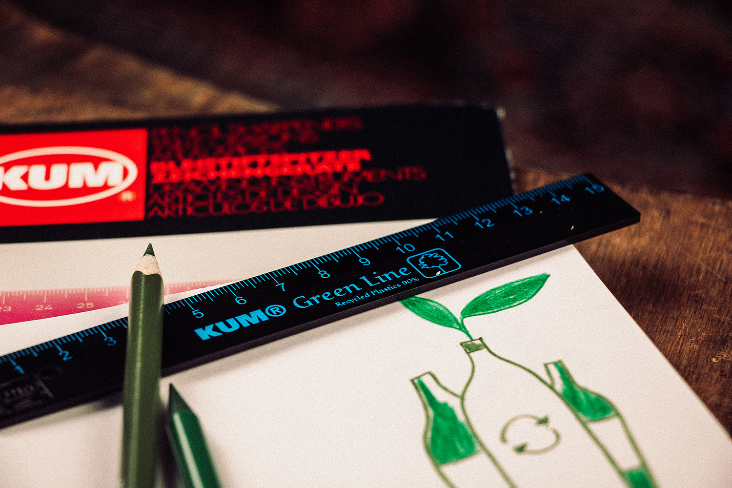 KUM nachhaltiges Green Line Lineal aus recyceltem PCR in der Farbe blau