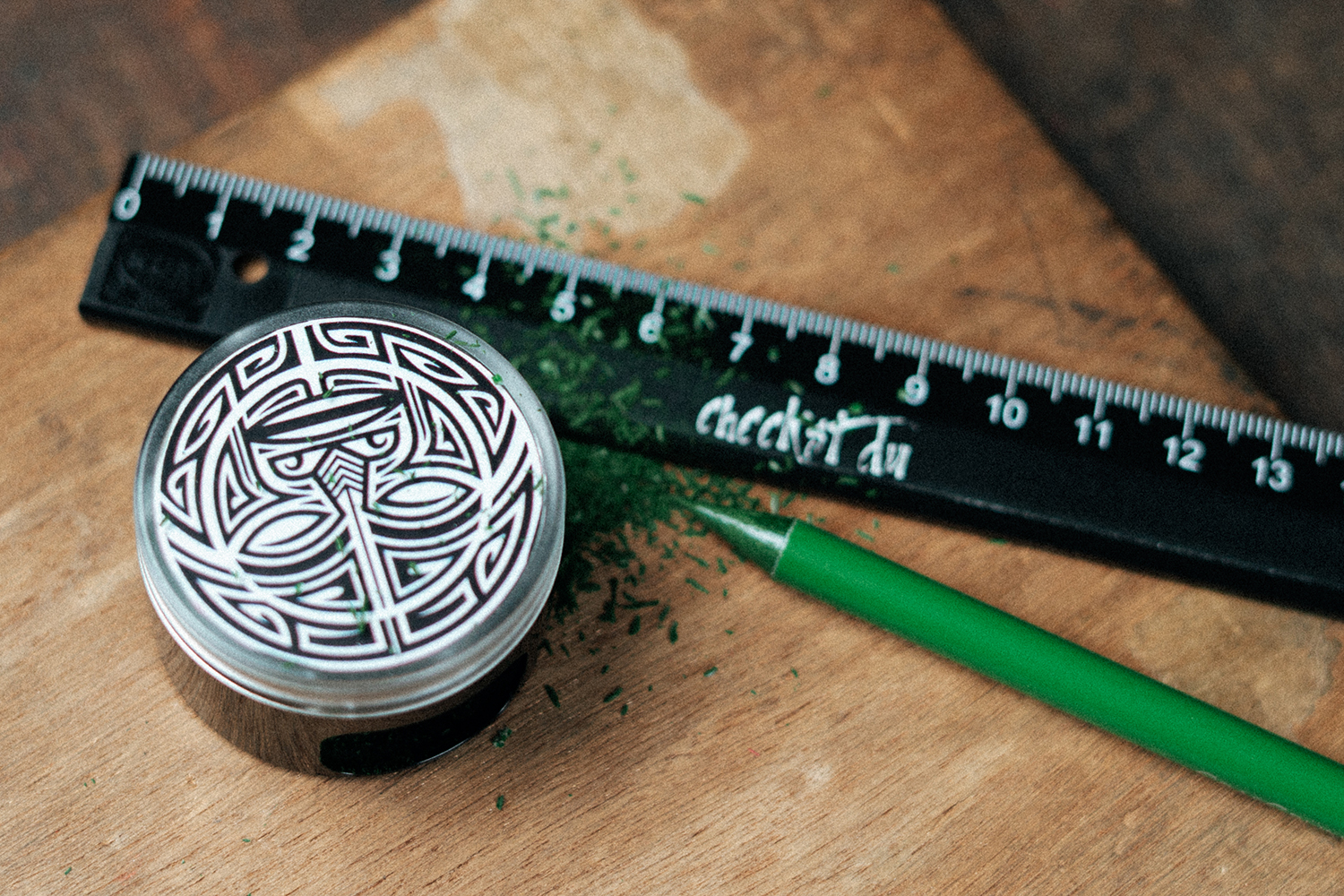 KUM container sharpener from the Tattoo series in Maori design together with the ruler 'Checkst du'